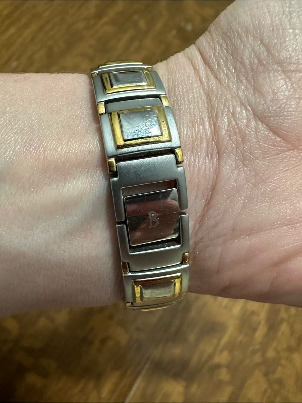 Vintage Bulova Two-Tone Silver and Gold Women's Square Bracelet Watch - Picture 5 of 6